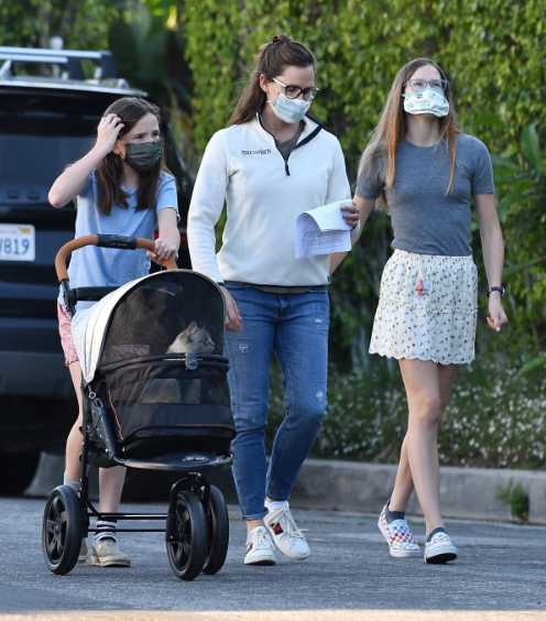 jen garner kids and cat stroller