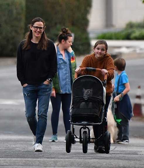 jennifer garner y sus hijos gato coche