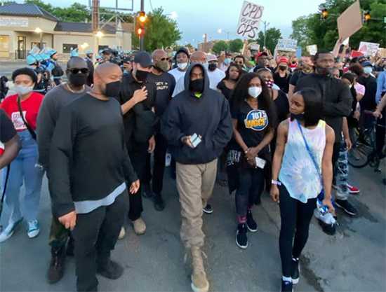 kanye protestas chicago