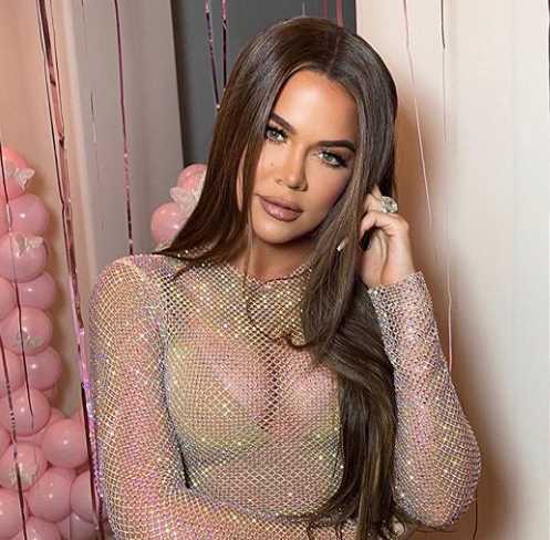 Khloe Kardashian debutó cabello castaño