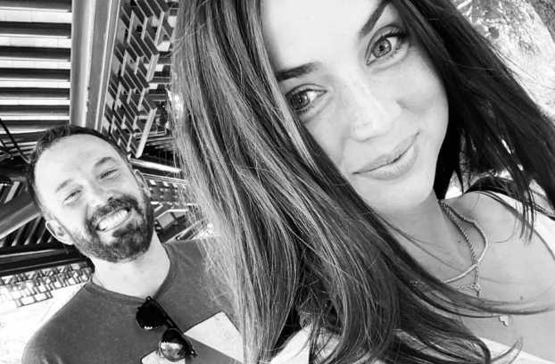 ana de armas se muda con ben