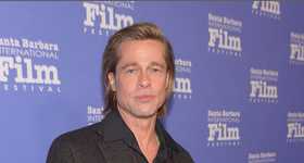 Brad Pitt de vacaciones con su novia Nicole Polturalski