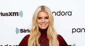 Jessica Simpson revela su tonificado cuerpo