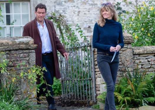 Dominic West con su esposa tras ser pillado con Lily James