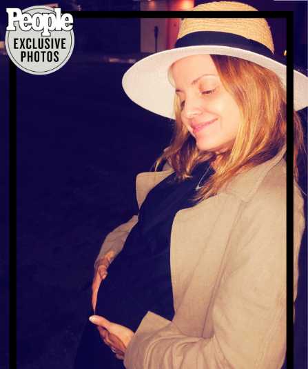 mena suvari embarazada baby bump