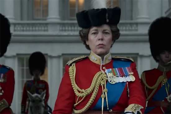 Olivia Colman como la Reina Elizabeth II en The Crown