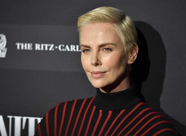 Charlize Theron como Kylie Jenner LOL!