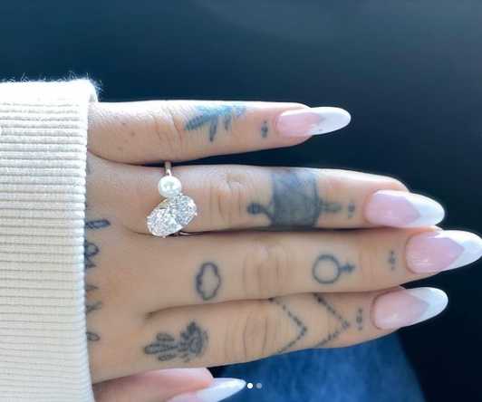 anillo de compromiso de ariana grande con dalton gomez