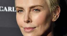 Charlize Theron como Kylie Jenner LOL!