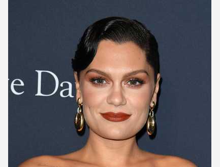 Jessie J hospitalizada en navidad