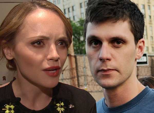 Christina Ricci sufre violencia domestica, orden de restricción contra su esposo James Heerdegen