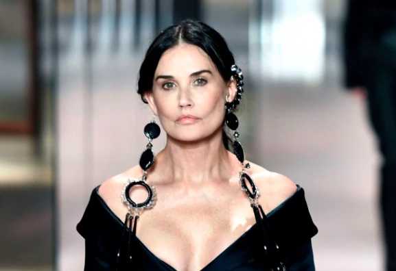 Demi Moore con nueva cara en el Paris Fashion Week!!!