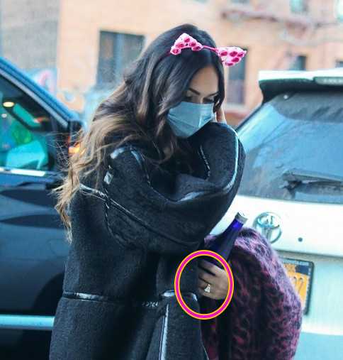 Megan Fox con un anillo en ese dedo, comprometida con Machine Gun Kelly?