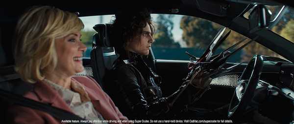 timothee chalamet edward scissorhands manos de tijera comercial cadillac