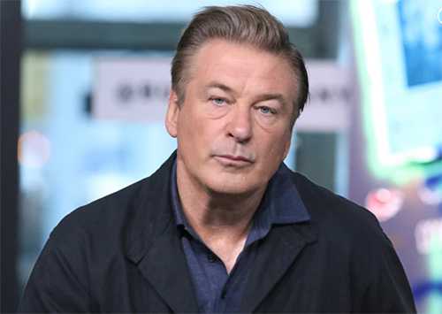 Alec Baldwin explota ante un fan que pregunta de donde salió su bebita