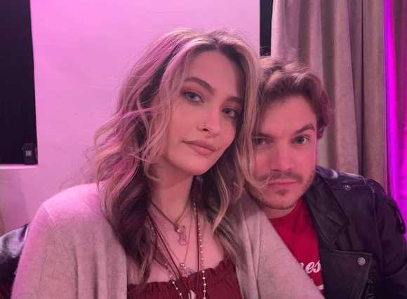 Paris Jackson saliendo con Emile Hirsch