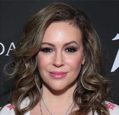 Alyssa Milano responde a hater que la llama actriz fracasada