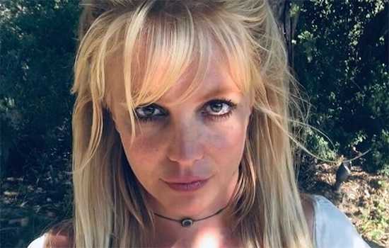 Britney Spears escribe sus posts en sus redes sociales