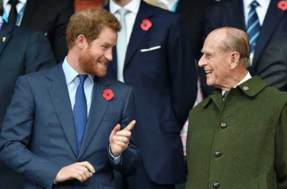 Principe Harry llegó a UK para el funeral de su abuelo