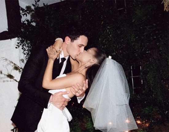 Ariana Grande publica fotos de su boda con Dalton Gomez!