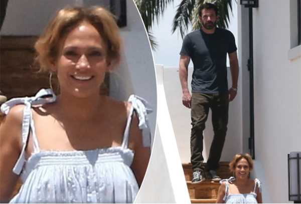 Jennifer Lopez sonriendo feliz con Ben Affleck en Miami