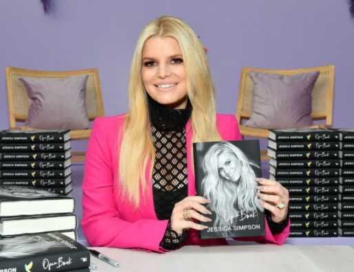 jessica simpson con su libro open book