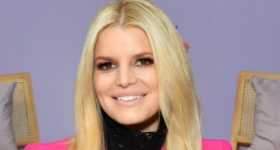 Jessica Simpson publica selfie sin filtro ni maquillaje e impacta a todos