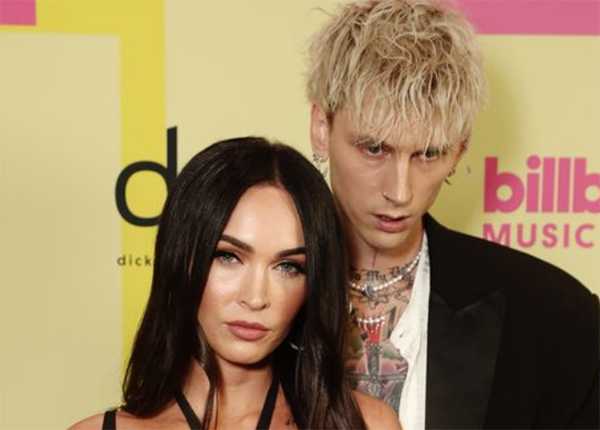 Megan Fox y Machine Gun Kelly en los Billboards