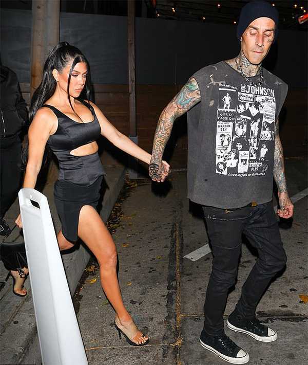 kourtney fail tan travis barker