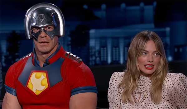 Margot Robbie durmió con una figura de cartón tamaño real de John Cena