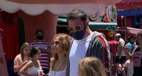 Ben Affleck y JLo con sus hijos en Universal Studios Hollywood