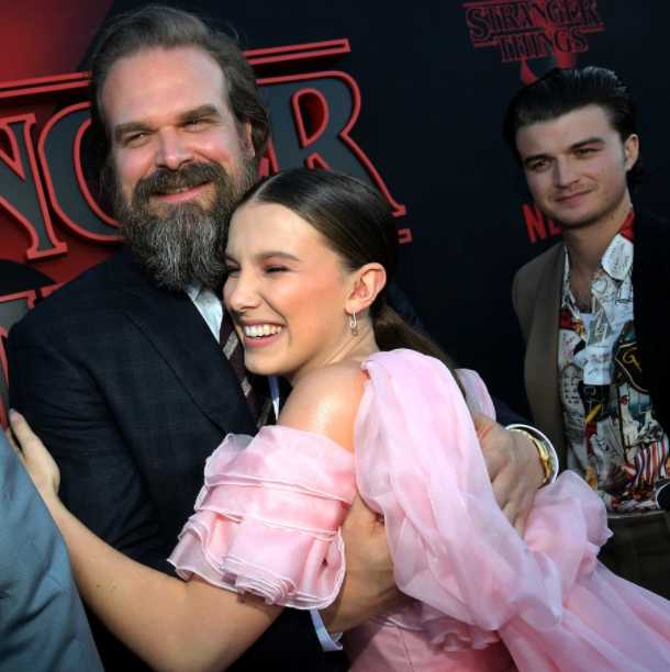 David Harbour muy preocupado por Millie Bobby Brown