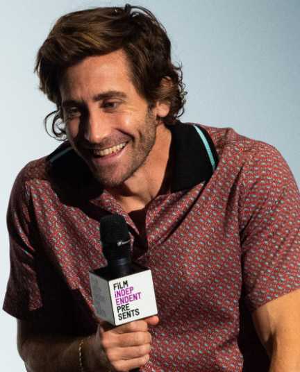 jake gyllenhaal independent present