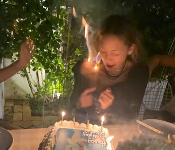 Nicole Richie quemó su cabello soplando las velas en su cumple 40