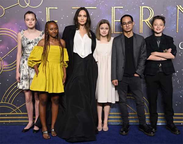 Angelina y sus hijos Shiloh, Zahara, Vivienne, Maddox y Knox en la premier de The Eternals