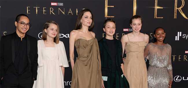 Angelina Jolie llevó a sus brangelinos a la premier de Eternals