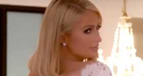 Paris Hilton probándose trajes de novia en el tráiler de Paris In Love