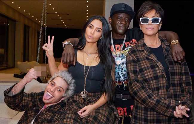 Pete Davidson celebró su cumple con Kim K Kris y Flavor Flav OFICIALMENTE SON PAREJA!