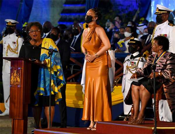 rihanna heroe nacional barbados