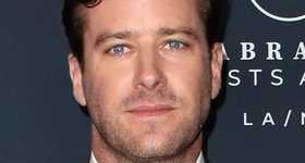 Armie Hammer salió de rehab tras meses de su escándalo de abuso y sexual