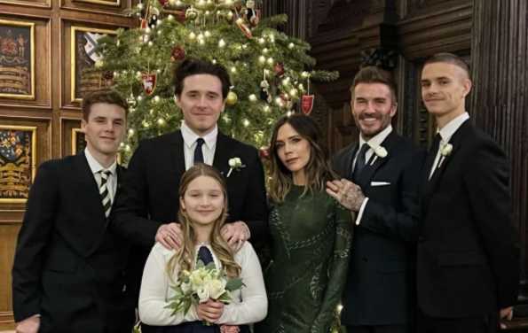 David Beckham de puntillas en foto de navidad LOL!