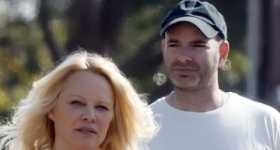 Pamela Anderson se divorcia de Dan Hayhurst