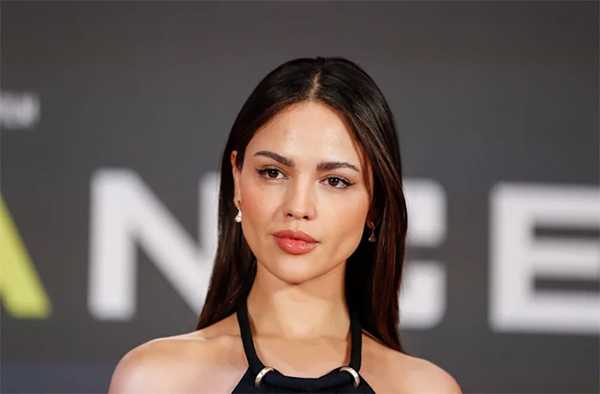 eiza gonzalez cabio su cabello 1