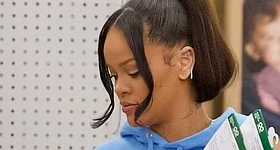Rihanna comprando ropita de bebé en Target