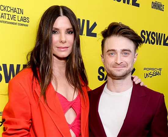 Sandra Bullock y Daniel Radcliffe en la premier de Lost City