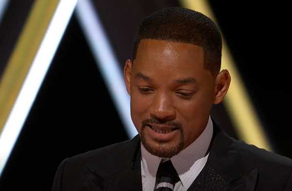 Will Smith se disculpa públicamente con Chris Rock