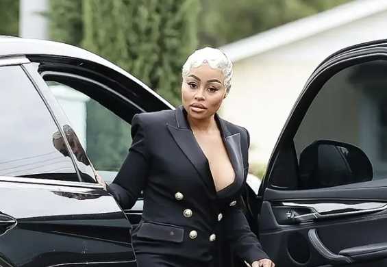 Blac Chyna bromeando cuando apuntó con un arma a Rob