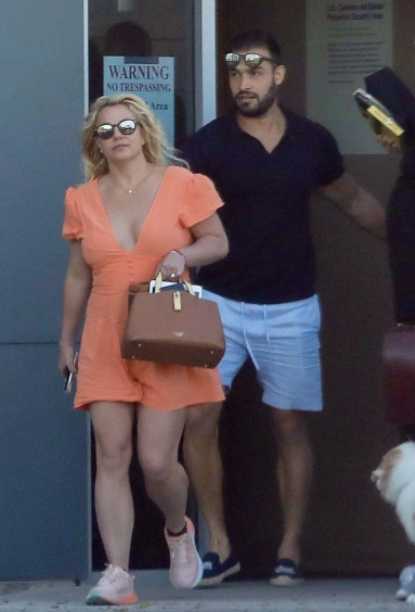 Britney embarazada regresando de Hawaii con Sam