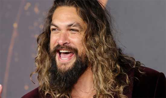 jason momoa bromea chaqueta