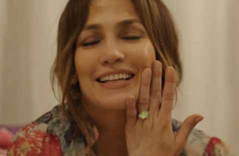 JLo posa con su anillo de compromiso verde que le dio Ben